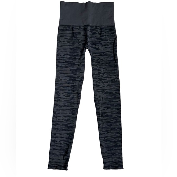 Assets Spanx Black Gray Camo Shaping Leggings XL - Picture 3 of 7